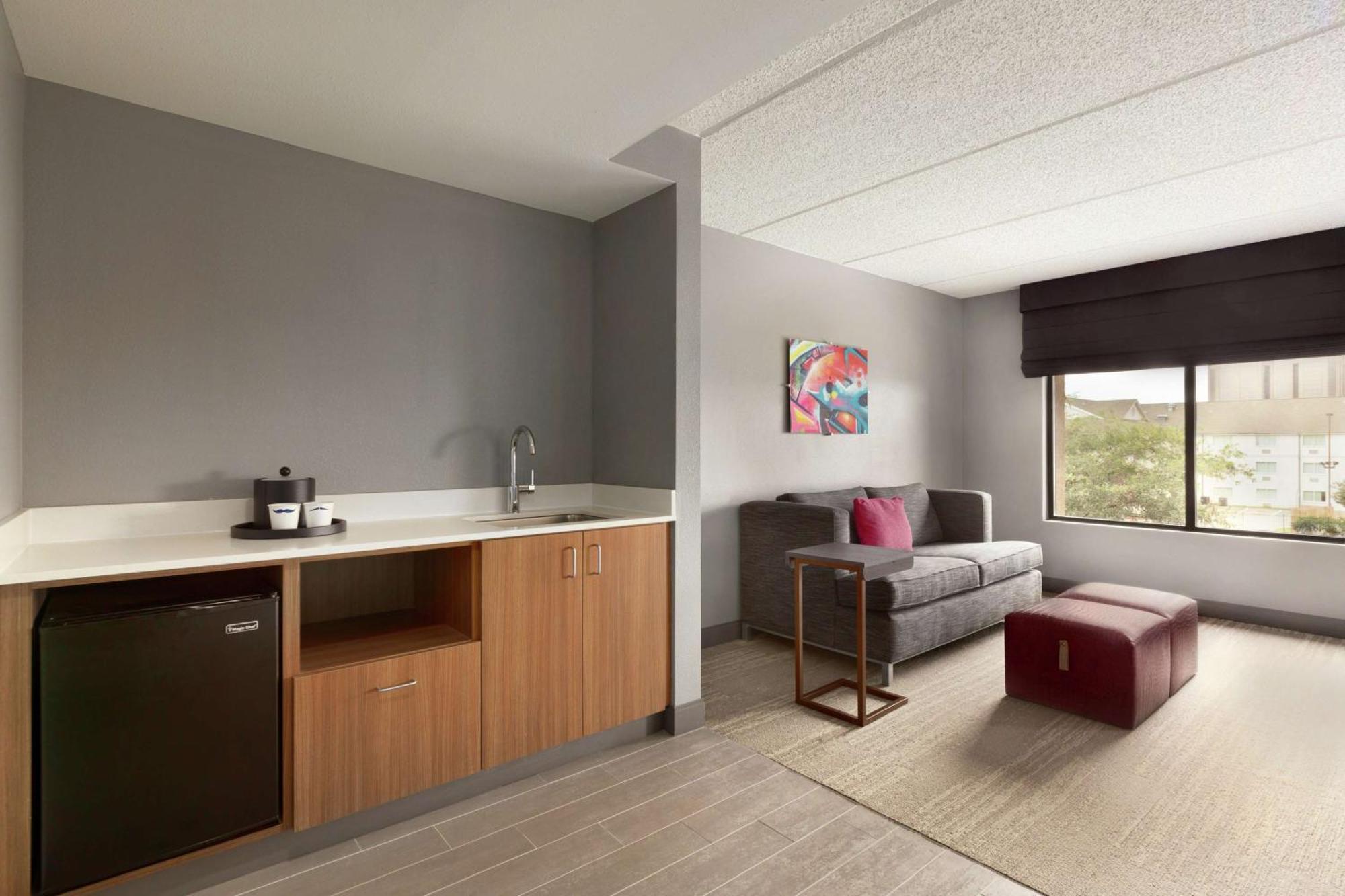 Hampton - Houston/brookhollow Hotel
