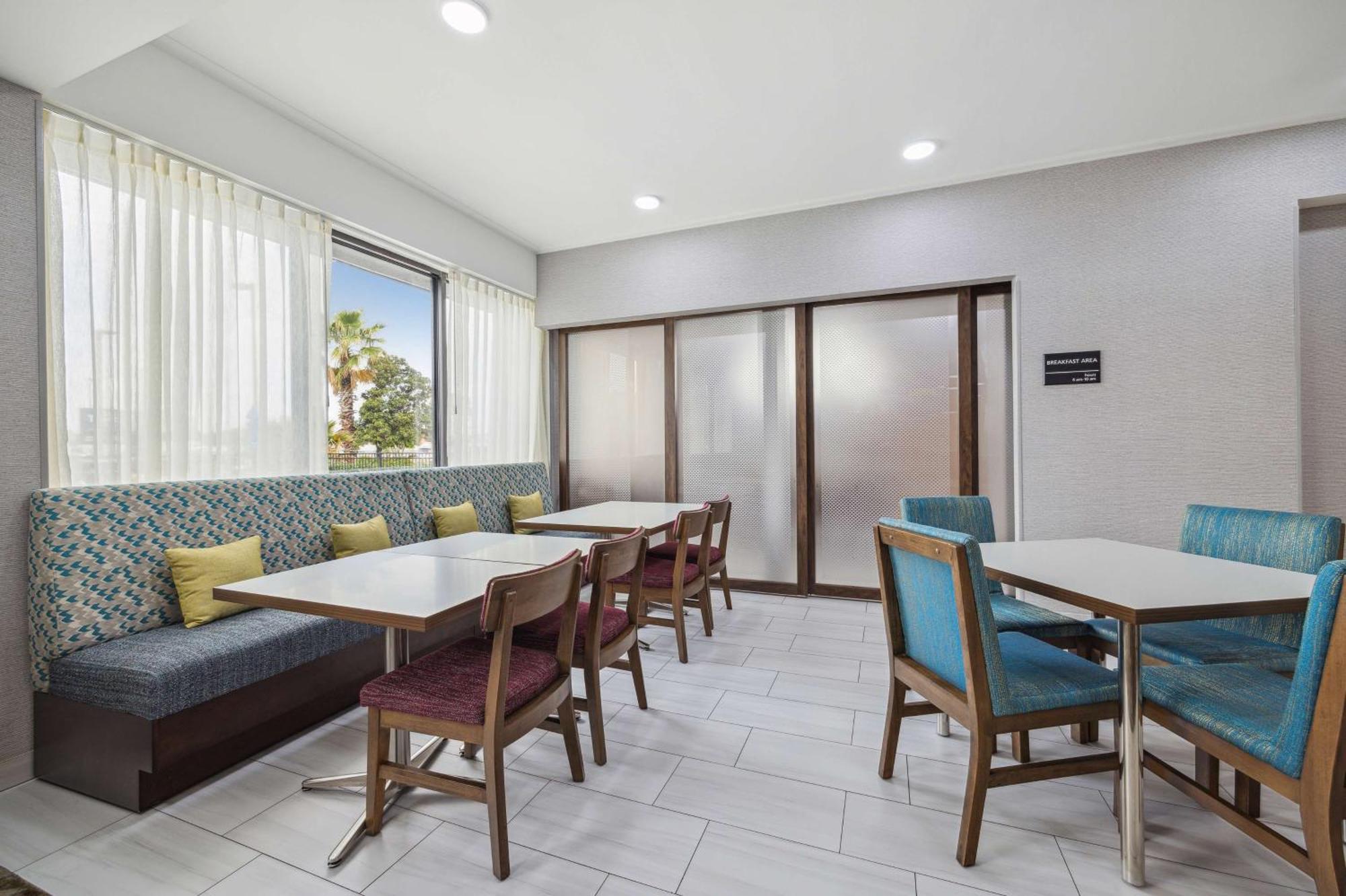 Hampton - Houston/brookhollow Hotel