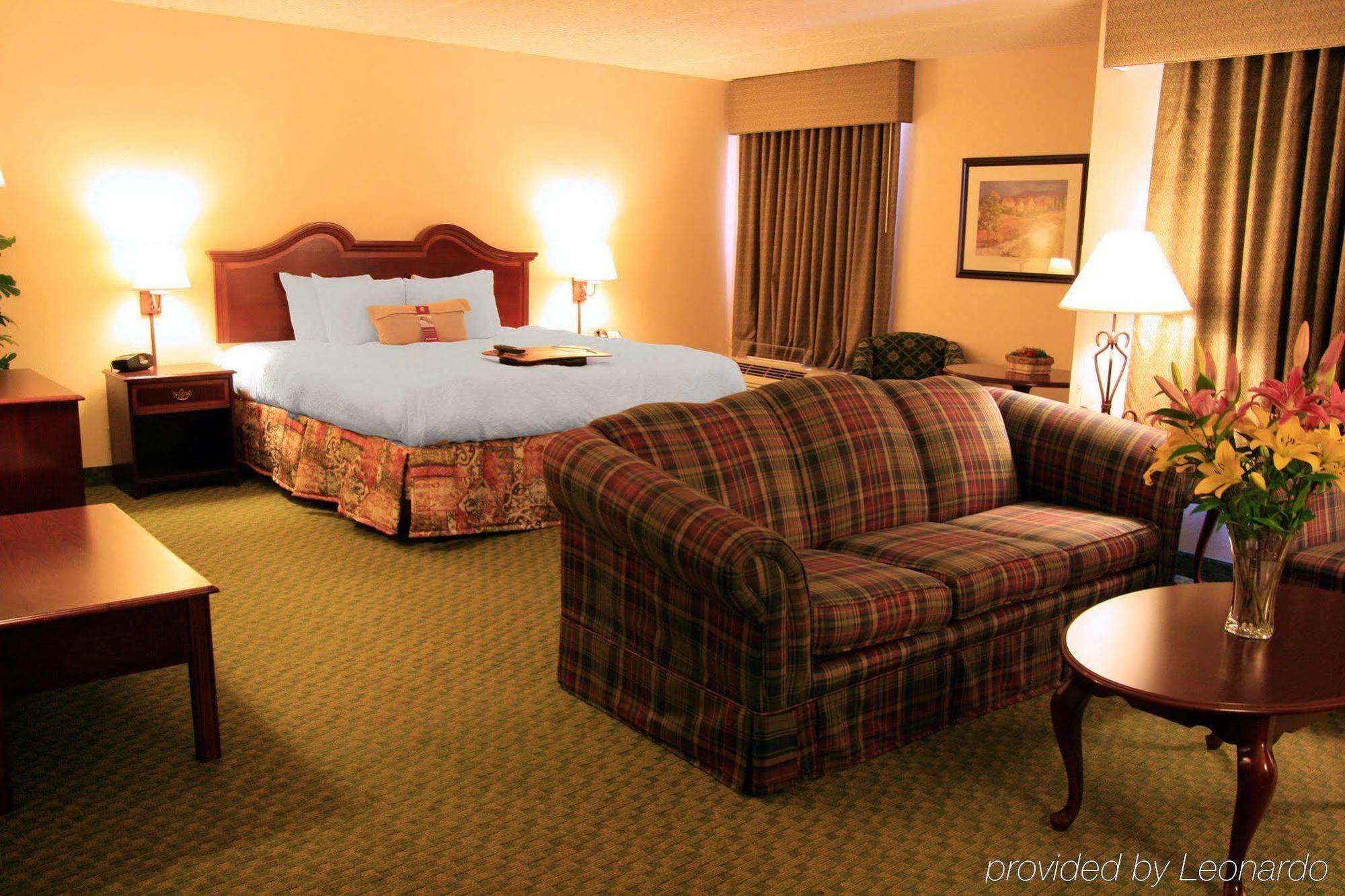 Hampton - Houston/brookhollow Hotel